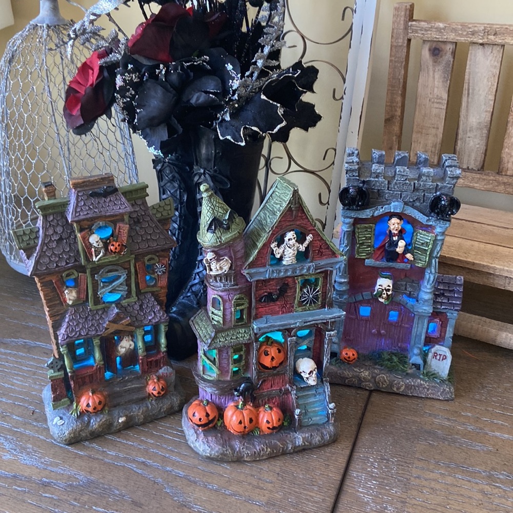 NEW! Spooky Cute Lighted Haunted Mummy Mansion Halloween Holiday Village House - Picture 11 of 11